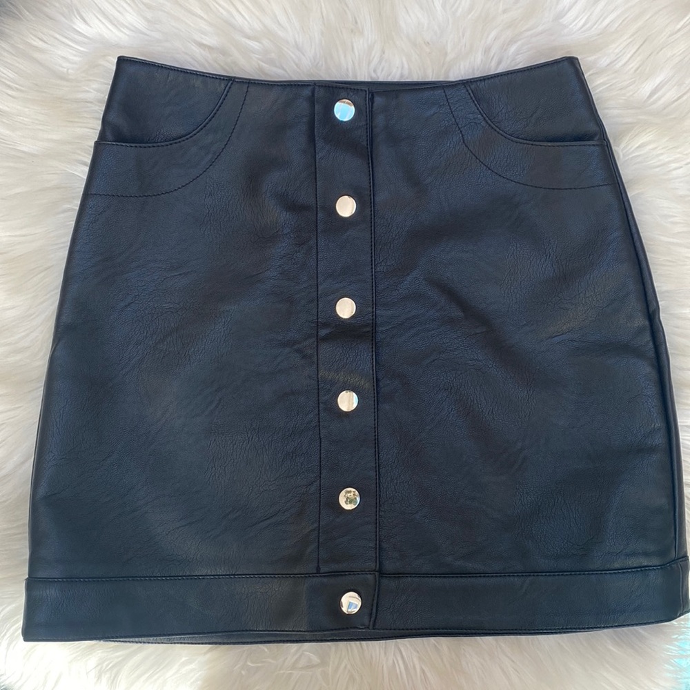 ▪️▪️TOPSHOP FAUX LEATHER BLACK BUTTON DOWN SKIRT